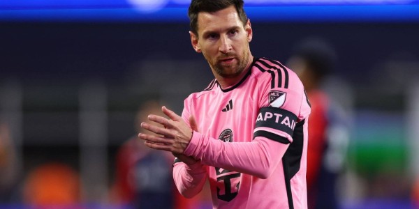 《马卡报》统计的梅西助攻早就超400个!达到435个!