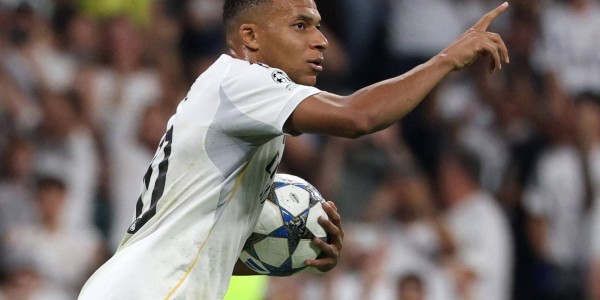 超越巅峰C罗,姆巴佩补上生涯短板:从超级射手到攻防兼备的领袖