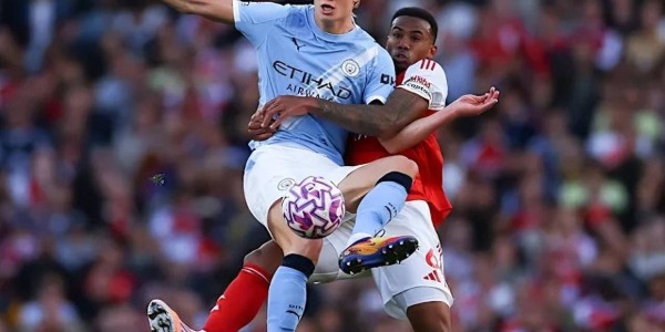 回顾阿森纳战平曼城的三大现象，瓜迪奥拉摆大巴实属无奈