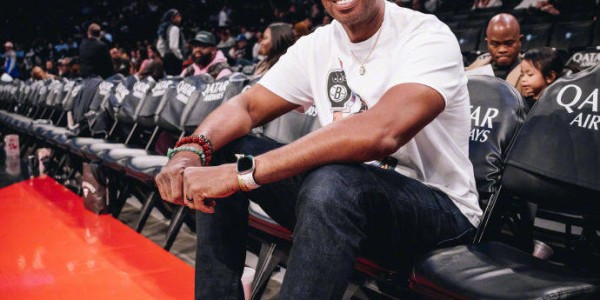 NBA宣传大使科林斯接受脑瘤治疗 6月刚与男友完婚